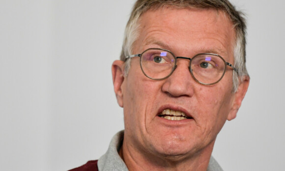 image: - Pandemien kan fortsette i to år